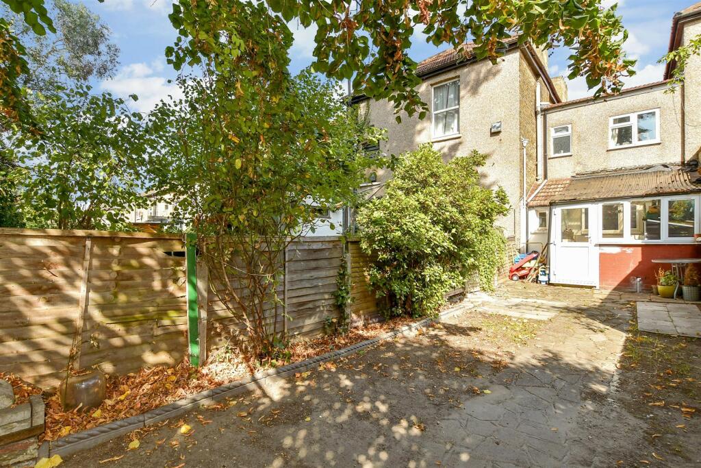 2 bedrooms House in Essex, United Kingdom No. 3983