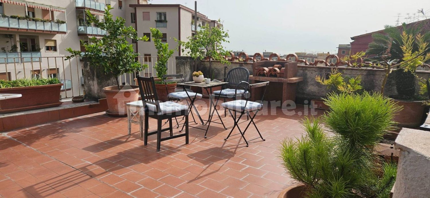 1 bedroom Penthouse in Naples, Italy No. 31553