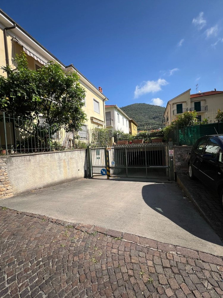  Garage in Toirano, Italy No. 82221