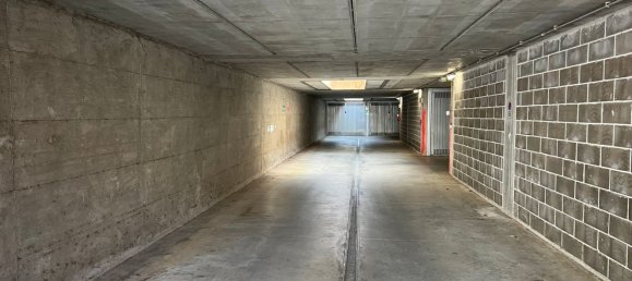  Garage in Toirano, Italy No. 82221 2