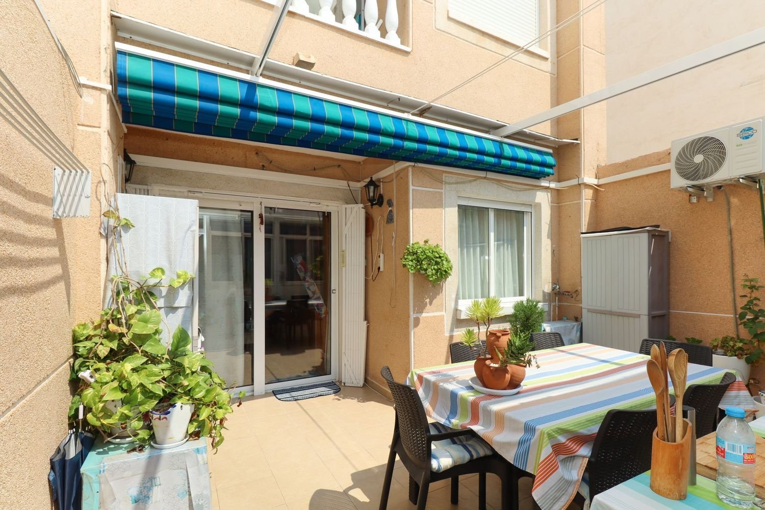 Apartamento de 2 dormitorios en Torrevieja, Spain No. 253874