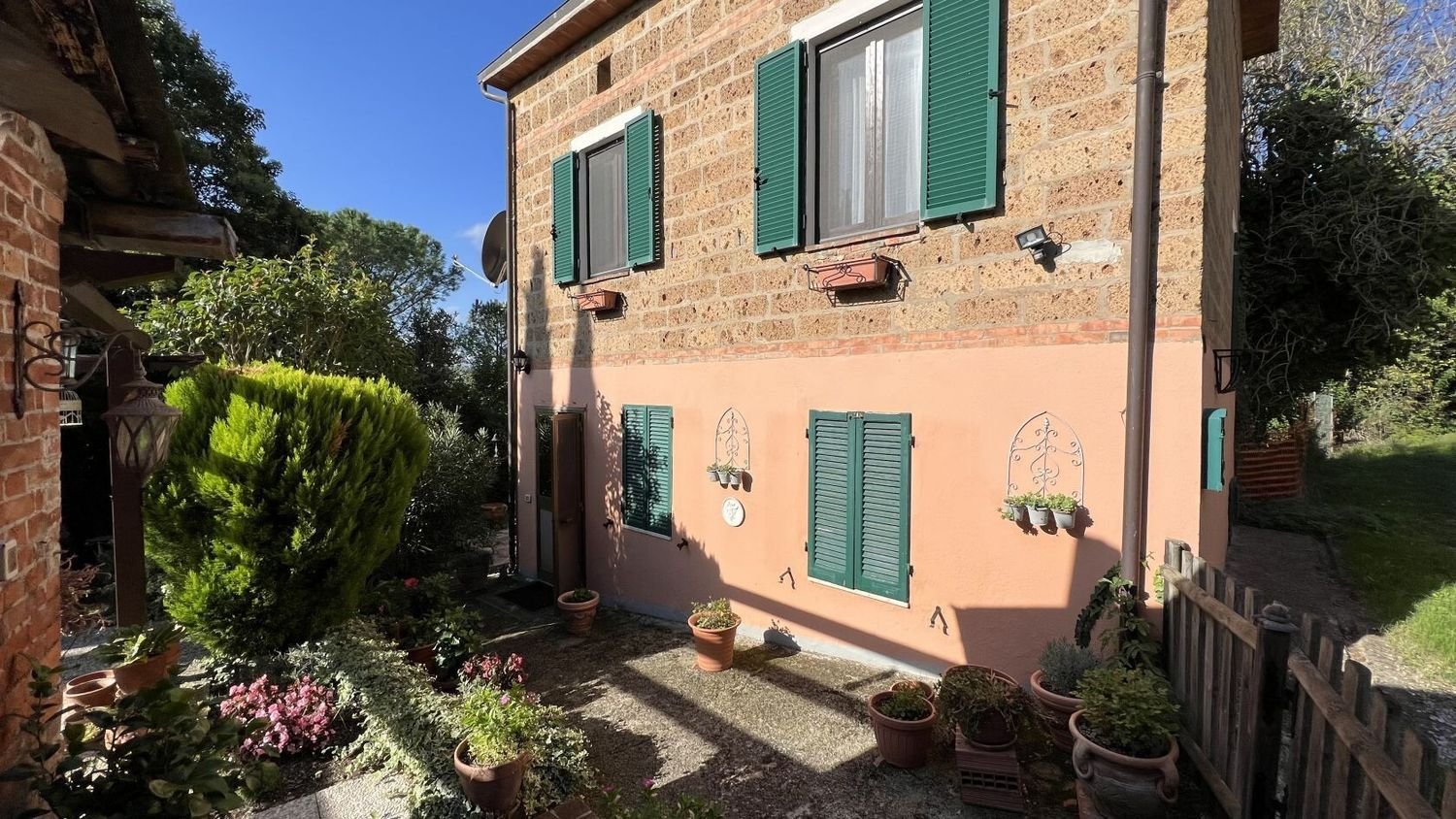 6 rooms House in Castiglione del Lago, Italy No. 56890