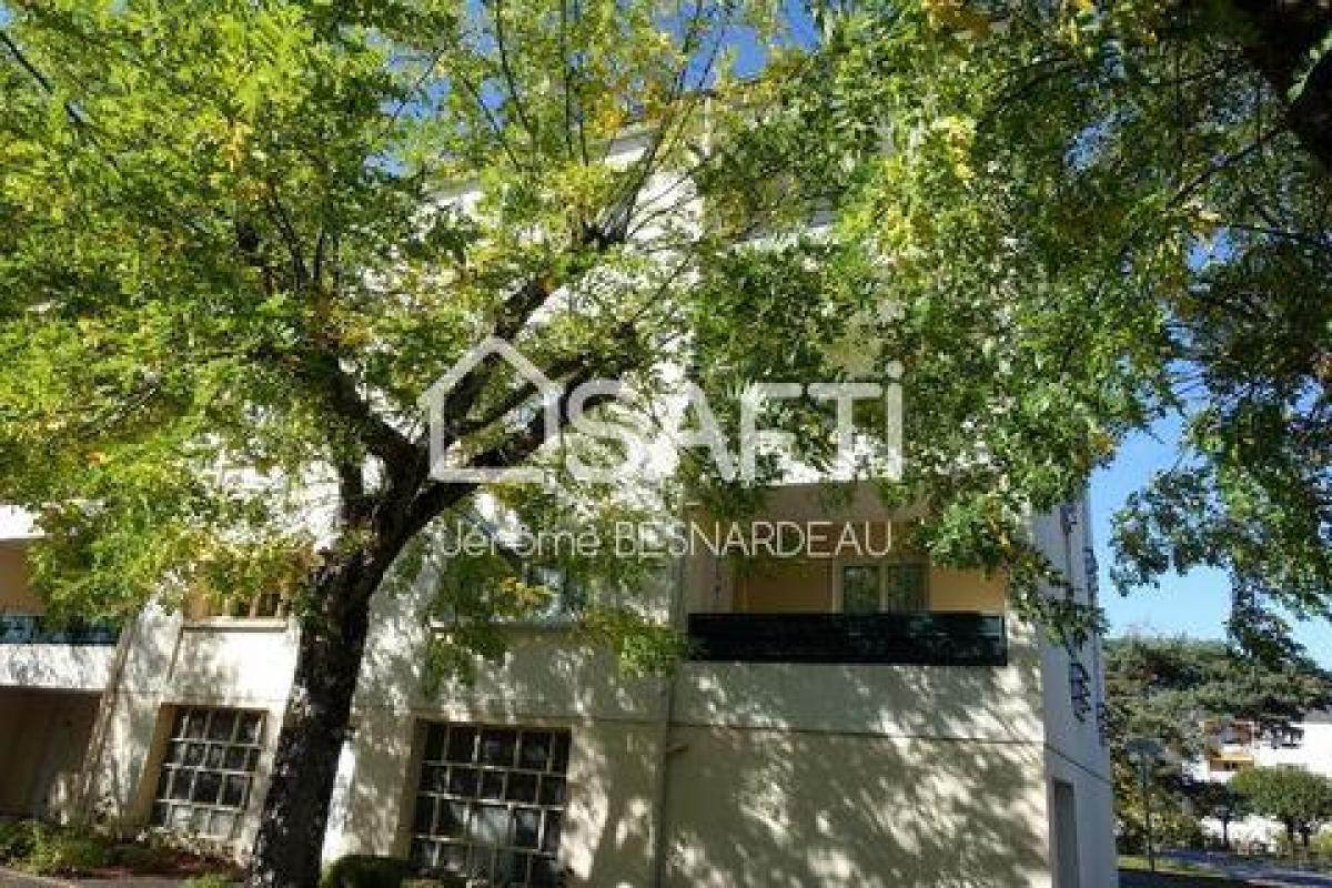 2 bedrooms Apartment in Tours, France No. 13575