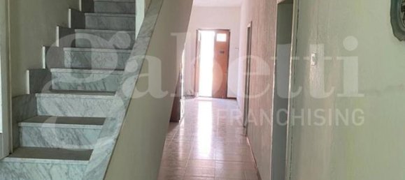 6 rooms House in Santa Giusta, Italy No. 40446 4