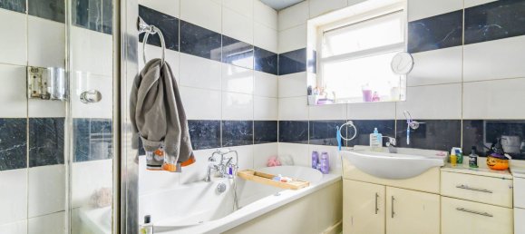 Casa en Bolton, United Kingdom No. 2144 10