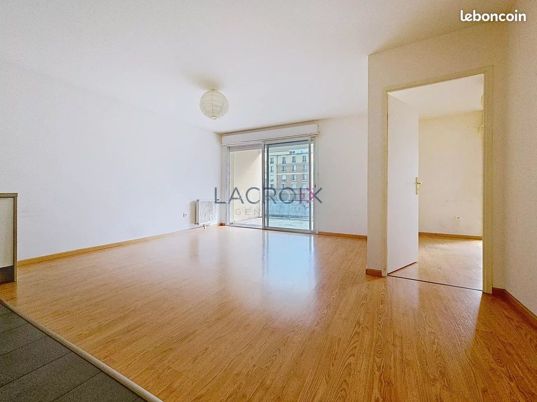 2 bedrooms Apartment in Gentilly, France No. 124126
