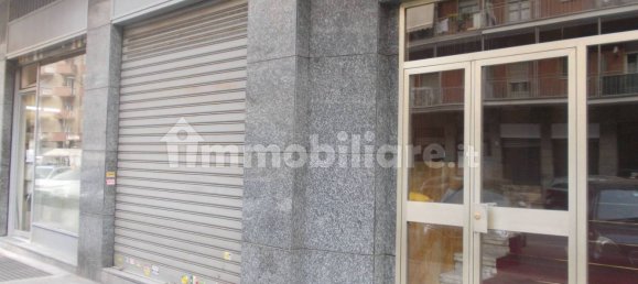 3 rooms Commercial property in Turin, Italy No. 373306 10