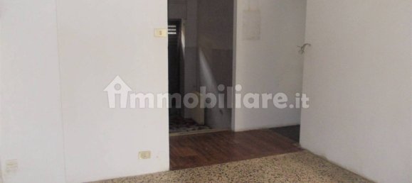 3 rooms Commercial property in Turin, Italy No. 373306 3