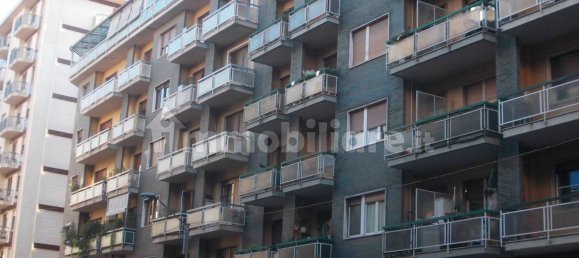 3 rooms Commercial property in Turin, Italy No. 373306 13