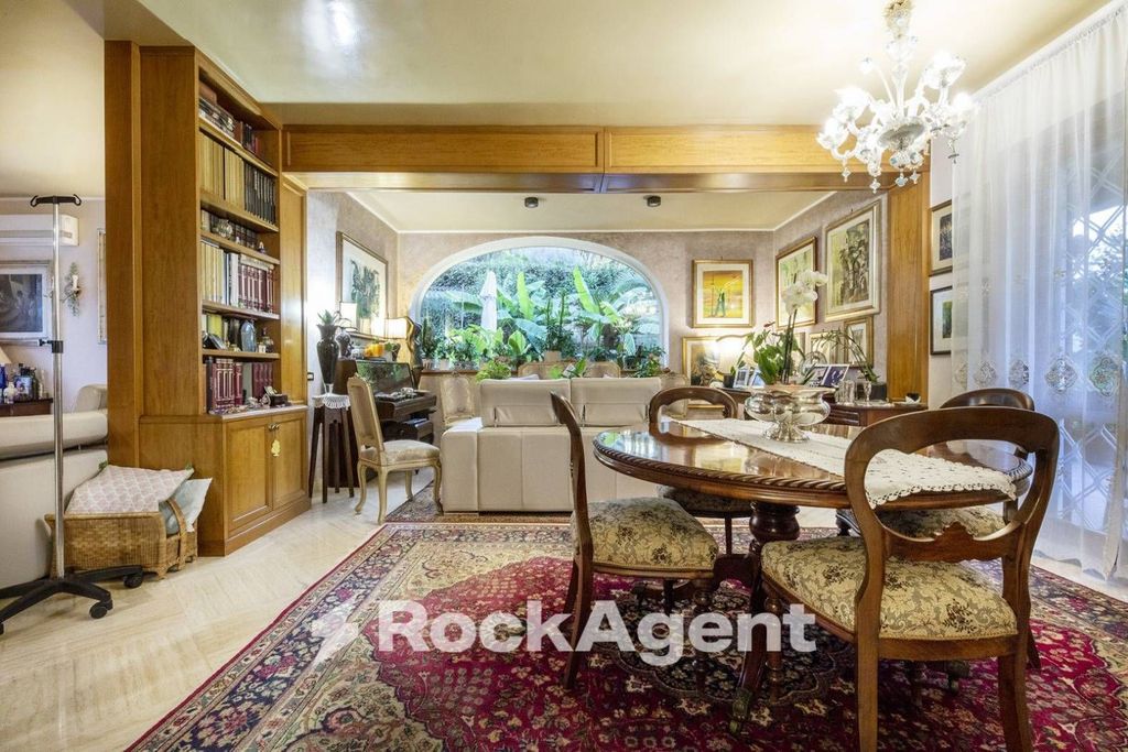 5 bedrooms Villa in Frascati, Italy No. 334920