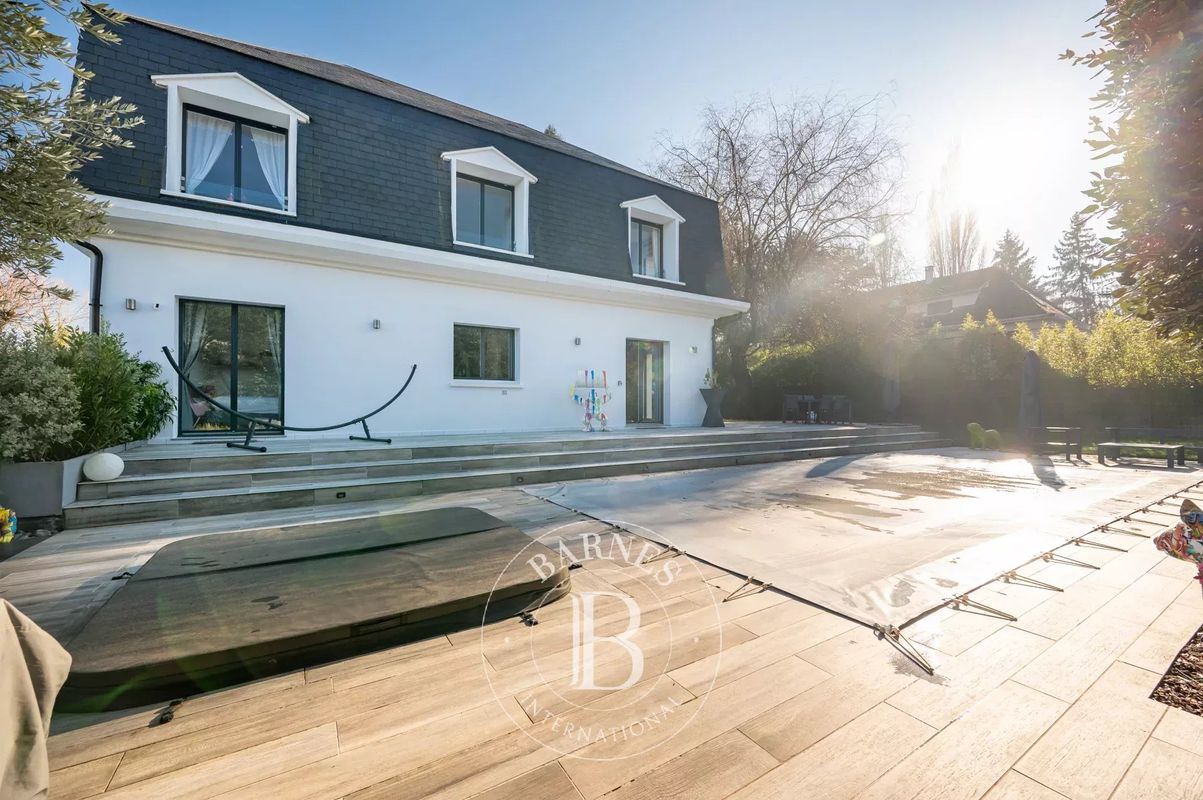 5 bedrooms House in Rueil-Malmaison, France No. 118971
