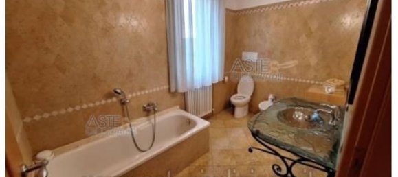 7 bedrooms Apartment in Jesi, Italy No. 327870 3