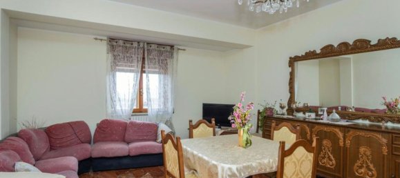 6 rooms Apartment in Rogliano, Italy No. 251888 10