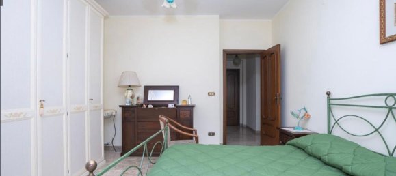 6 rooms Apartment in Rogliano, Italy No. 251888 9