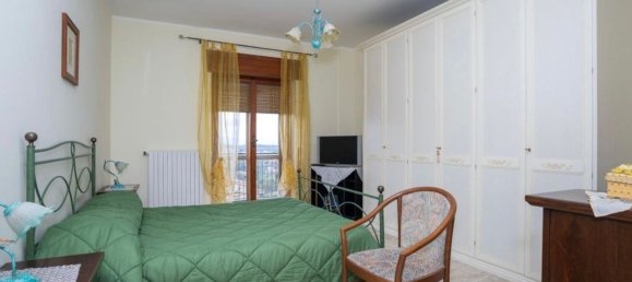 6 rooms Apartment in Rogliano, Italy No. 251888 7