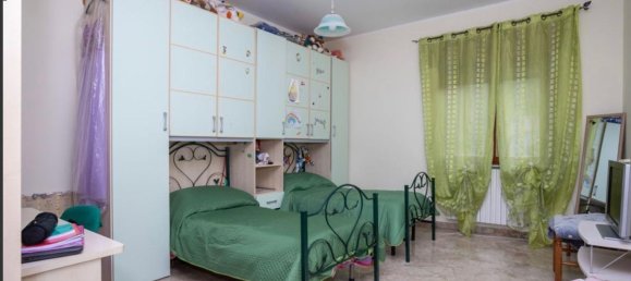 6 rooms Apartment in Rogliano, Italy No. 251888 5