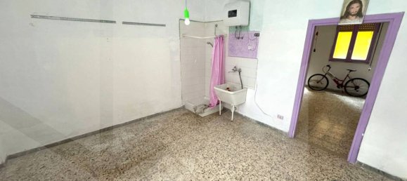 Квартира с 2 комнатами в Барлетта, Италия № 26661 3