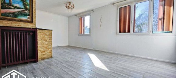 Квартира с 3 спальнями в Клиши-су-Буа, Франция № 134136 3