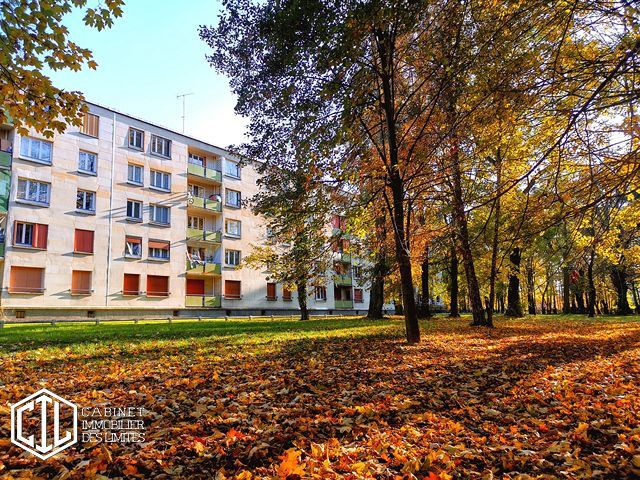 Квартира с 3 спальнями в Клиши-су-Буа, Франция № 134136