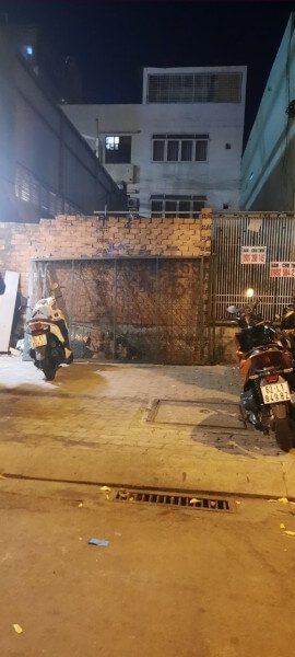 120m² Land in District 7, Vietnam No. 13133