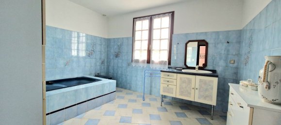 4 bedrooms House in Coulommiers, France No. 186072 22