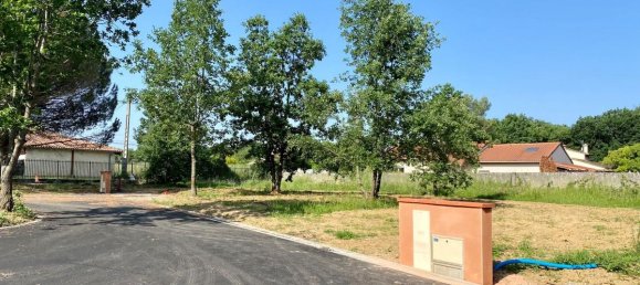 758m² Land in Montaigut-sur-Save, France No. 96221 2