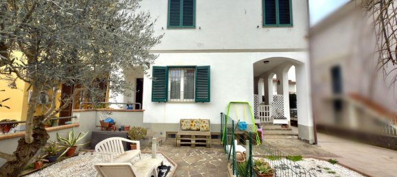 5-Zimmer Doppelhaus in Pistoia, Italy, Nr. 217379 2