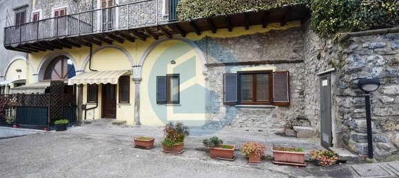 Квартира с 2 комнатами в Эндине Гаяно, Италия № 42233 3