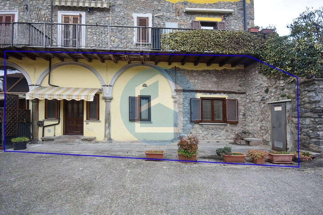 Квартира с 2 комнатами в Эндине Гаяно, Италия № 42233