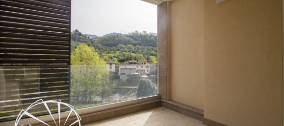 Apartamento de 3 habitaciónes en Vaiano, Italy No. 19586 3