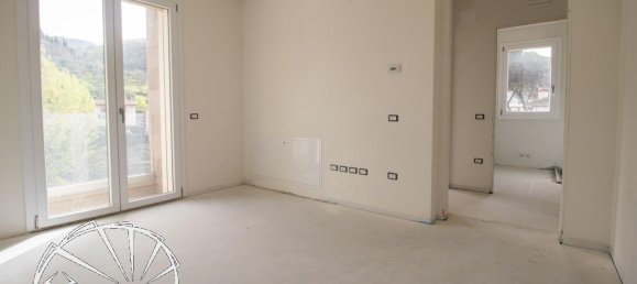 Apartamento de 3 habitaciónes en Vaiano, Italy No. 19586 7