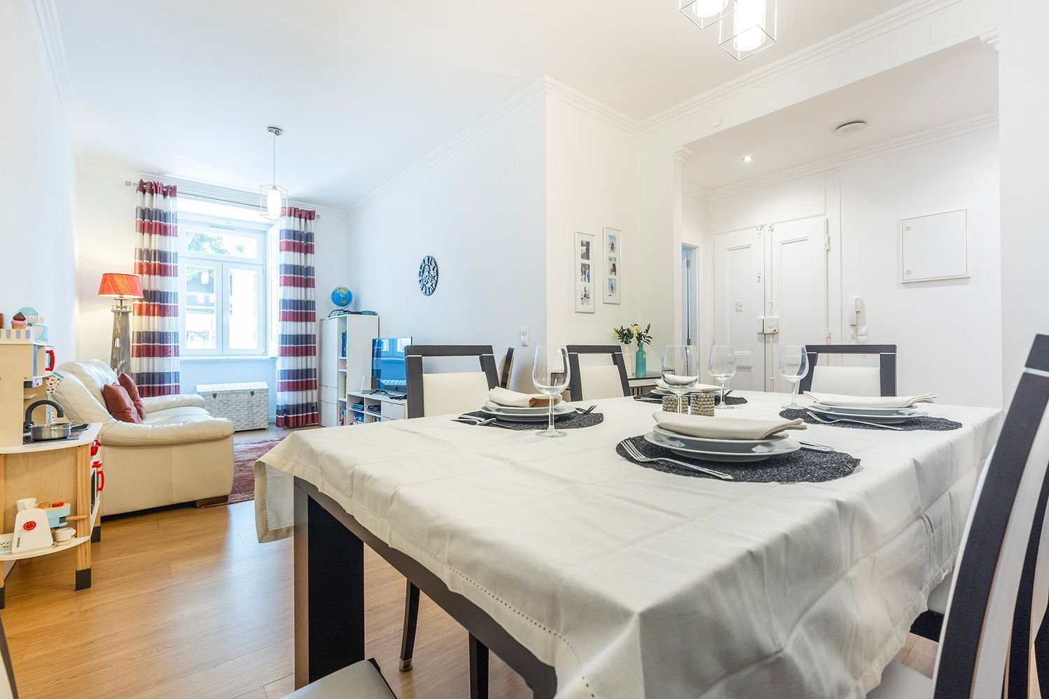 3 bedrooms Apartment in Lisbon, Portugal No. 328897