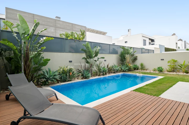 3 bedrooms House in Cascais, Portugal No. 109608