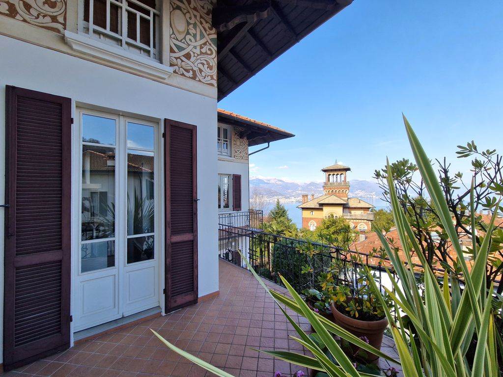 Apartamento de 3 dormitorios en Stresa, Italy No. 338853