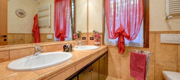 3 Schlafzimmer Villa in Gardone Riviera, Italy, Nr. 8014 11