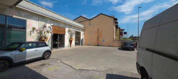 Коммерческая недвижимость с 3 комнатами в Брешиа, Италия № 271136 6