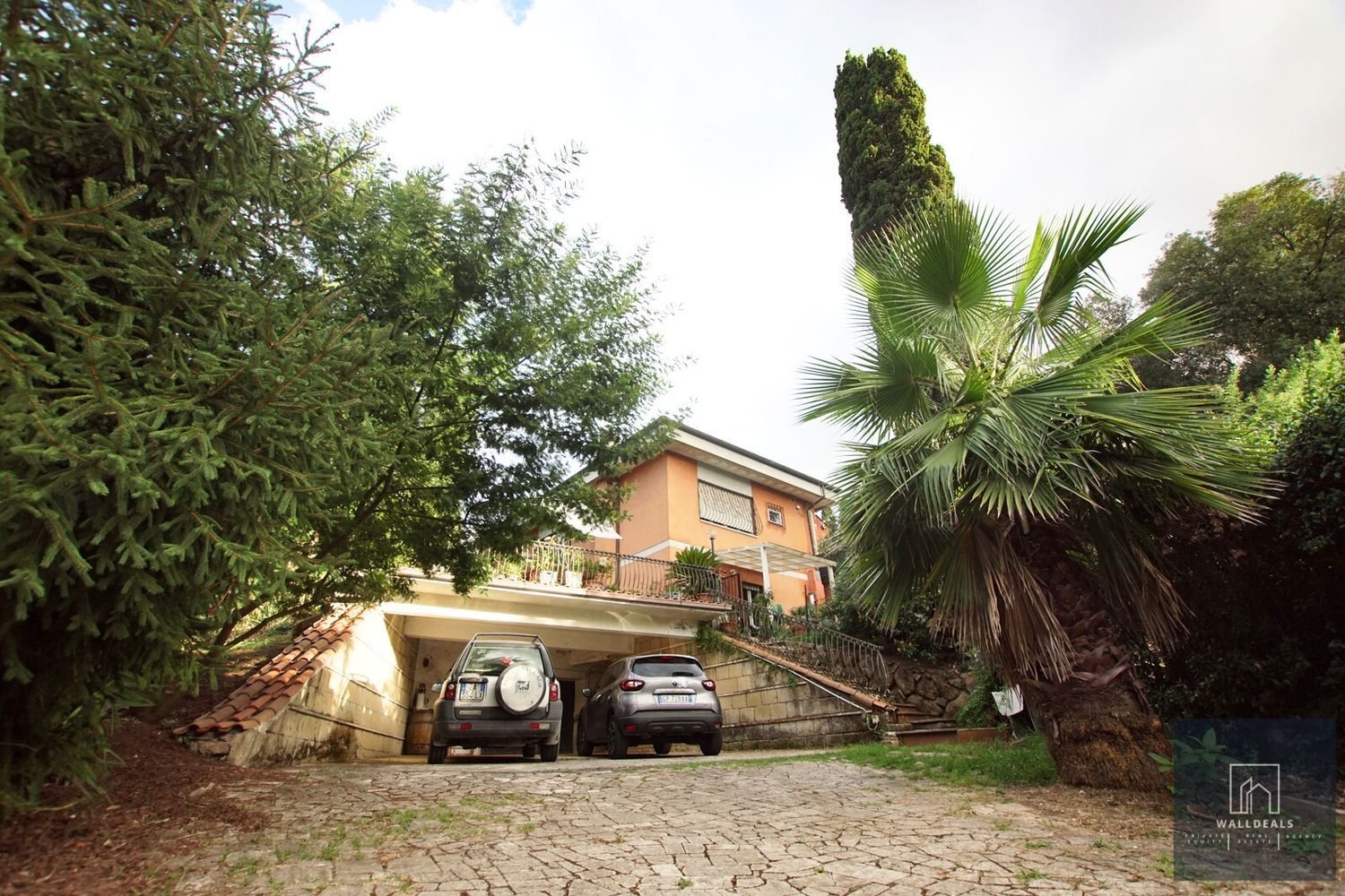 8 bedrooms Villa in Rome, Italy No. 377582