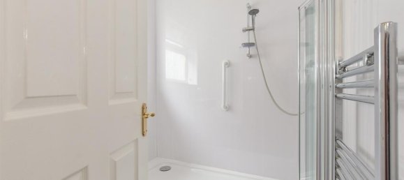 3 bedrooms Bungalow in Essex, United Kingdom No. 3975 4