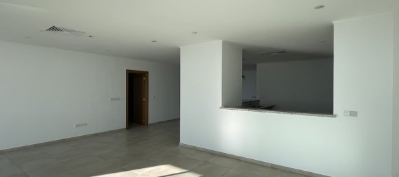 3 bedrooms Apartment in Paphos, Cyprus No. 21616 2