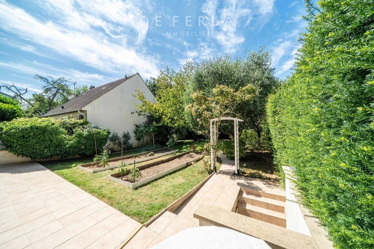 3 bedrooms House in Villejuif, France No. 294862