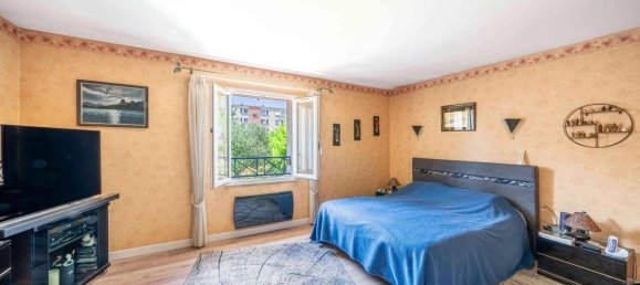 3 bedrooms House in Villejuif, France No. 294862 5