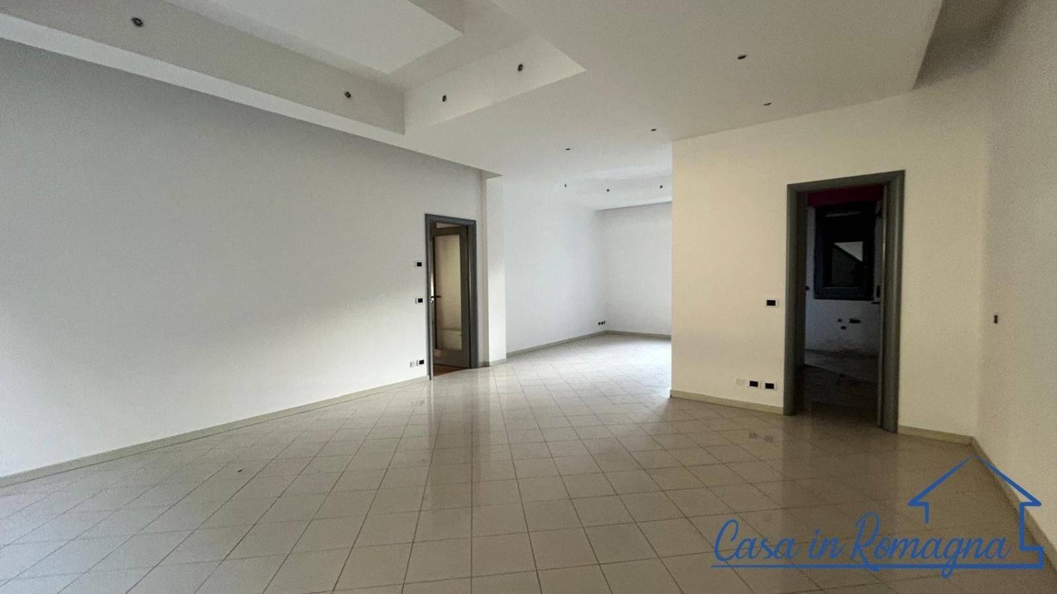 Escritório de 4 divisões em Riccione, Italy N.º 303480