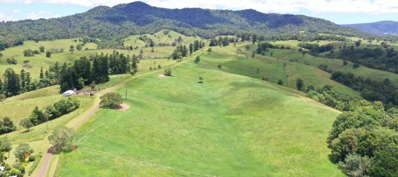 1019809m² Land in Millaa Millaa, Australia No. 831 3