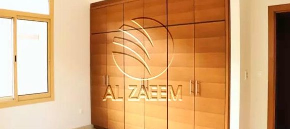 5 bedrooms Villa in Abu Dhabi, UAE No. 29903 10