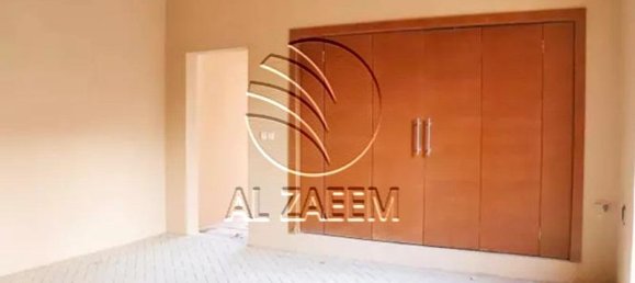 5 bedrooms Villa in Abu Dhabi, UAE No. 29903 12