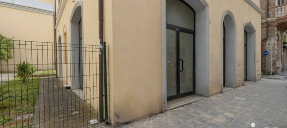 Propiedad comercial de 1 habitación en Ancona, Italy No. 80560 3