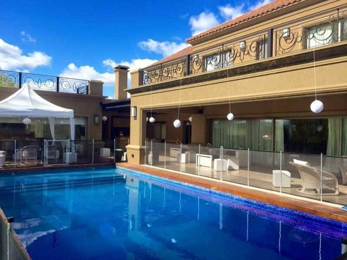 Дом с 5 спальнями в Пилар, Аргентина № 65692