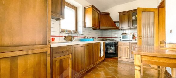 4 bedrooms House in Suno, Italy No. 377466 6