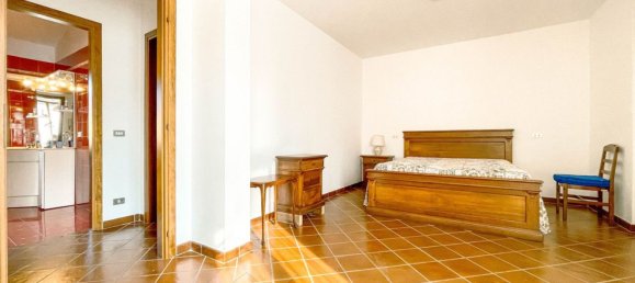 4 bedrooms House in Suno, Italy No. 377466 8