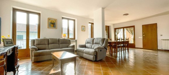 4 bedrooms House in Suno, Italy No. 377466 5